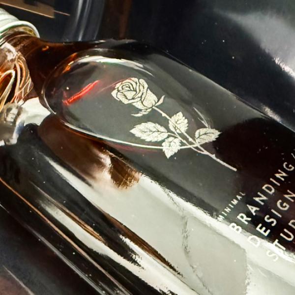 玻璃瓶雷射雕刻｜香氛品牌包裝訂製 與 玻璃工藝設計｜PearlYule 珍珠娛樂